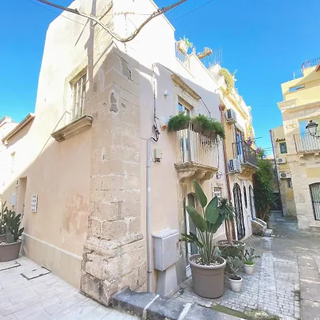 Suite23_ortigia Holiday home *
